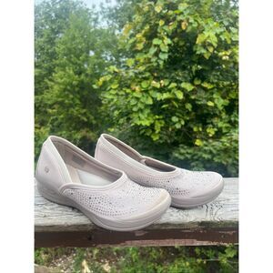 Bzees Fusion Washable Slip On stretchy boat Shoes Beige/Silver Sz 9.5